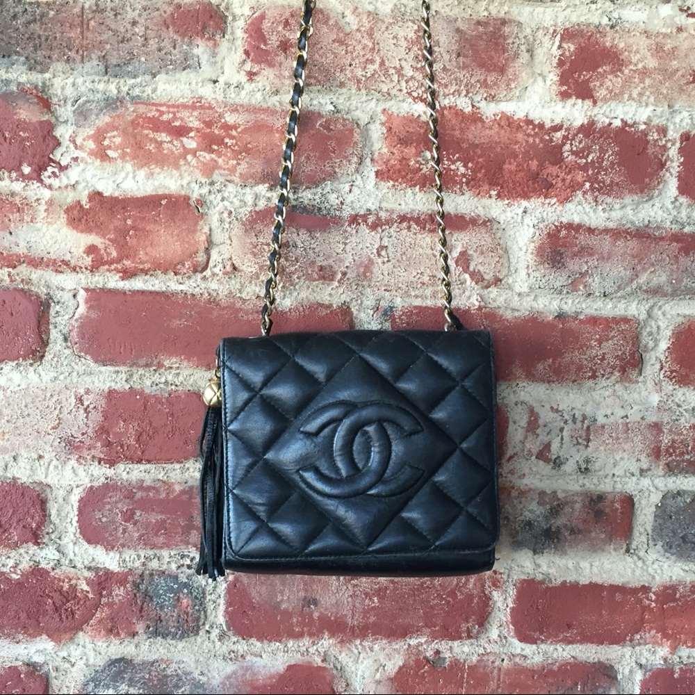 Vintage leather CHANEL crossbody bag purse